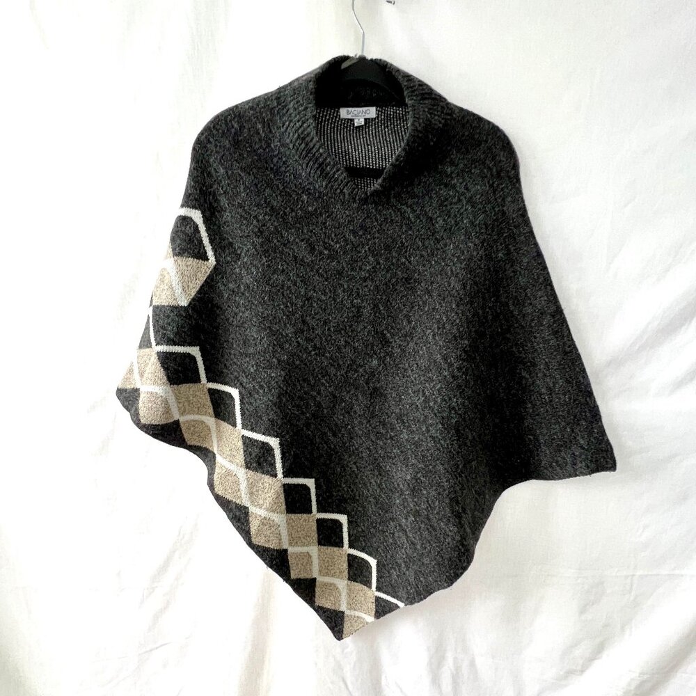 Poncho by BACIANO Pullover, V-Neck Style, Argyle Pattern, Gray, Size Medium, EC!
